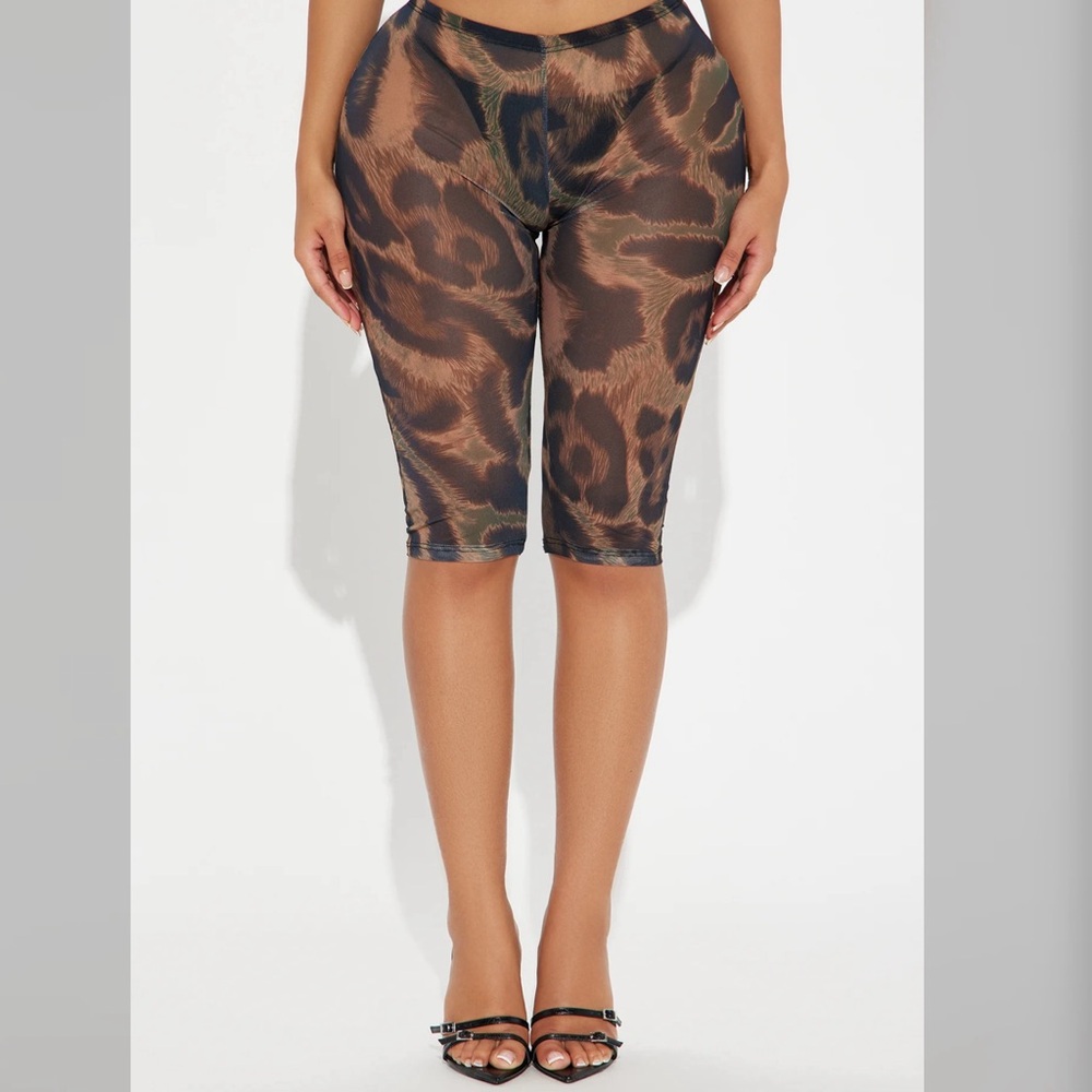 Mesh Cheetah Leopard Capri Size M 🐆🖤